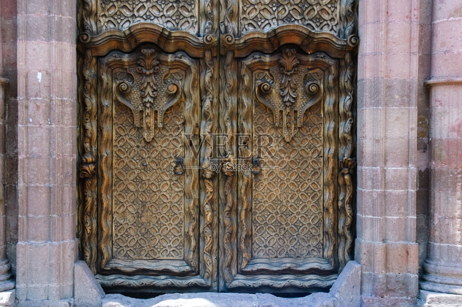 雕刻门照片摄影图片