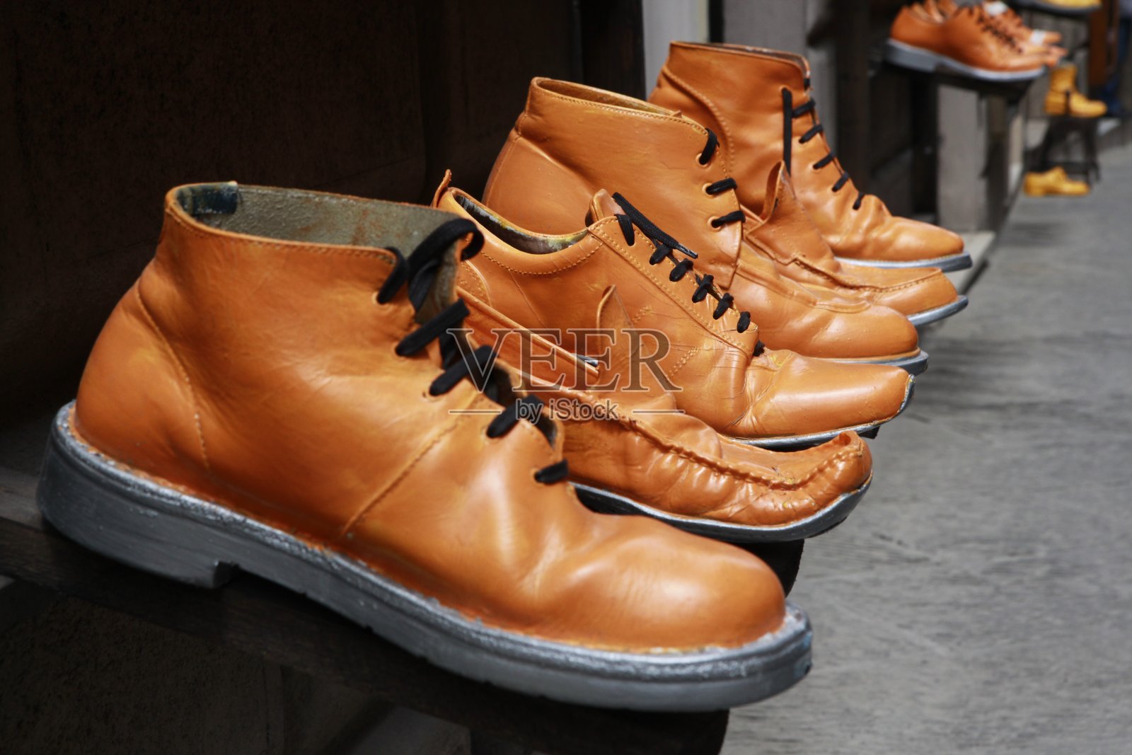 橙色的鞋子照片摄影图片