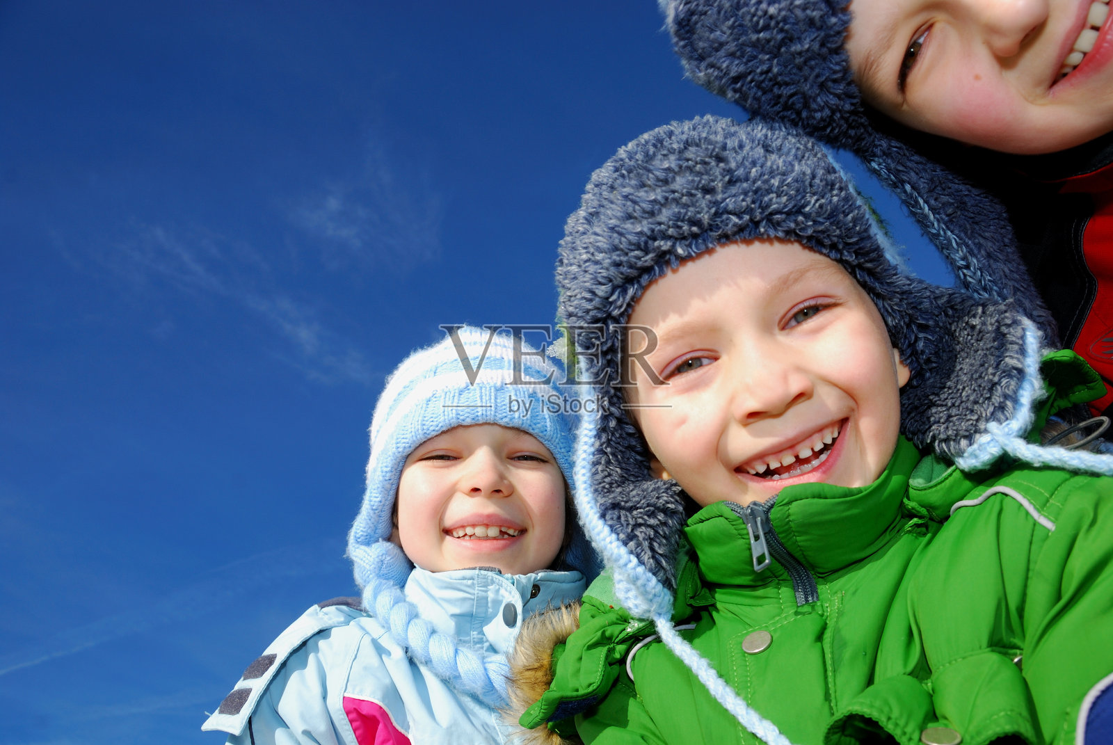 冬天的兄弟姐妹照片摄影图片