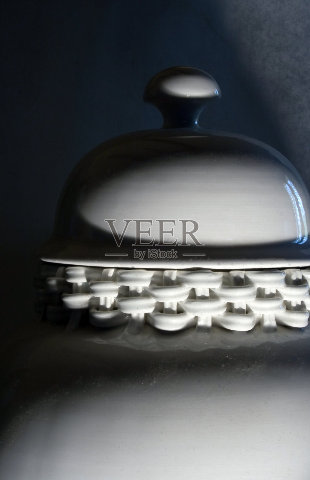 白色的陶瓷花瓶照片摄影图片