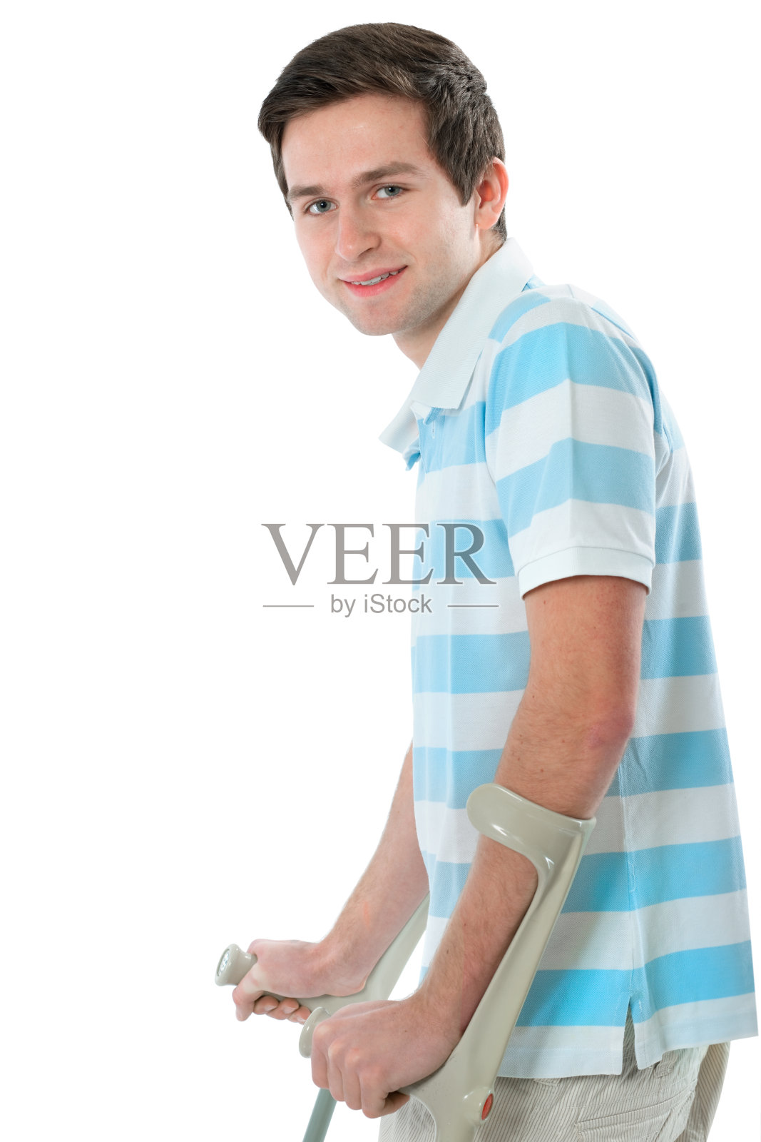 少年拄着拐杖照片摄影图片