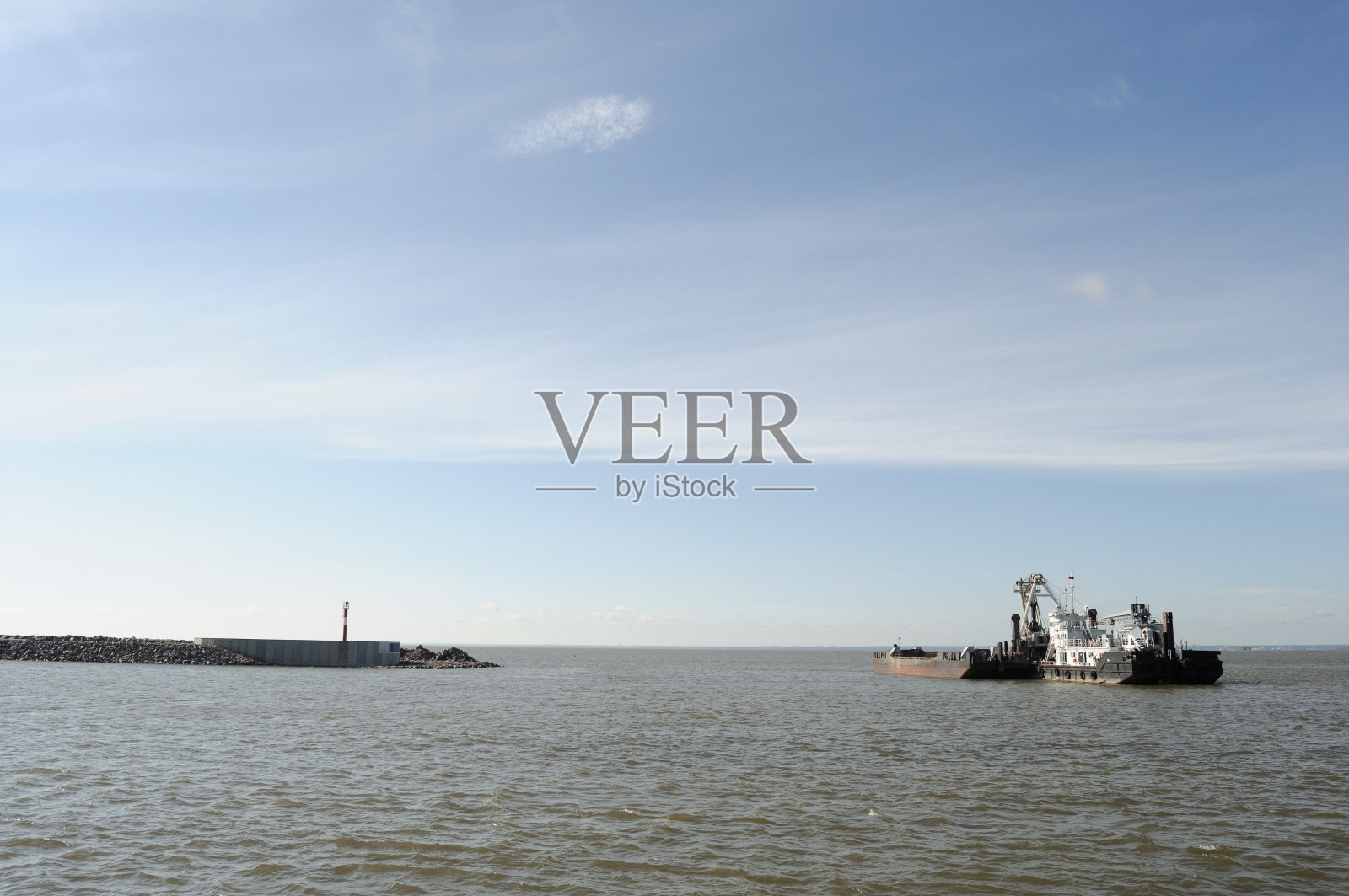 芬兰湾的吸力挖泥船照片摄影图片