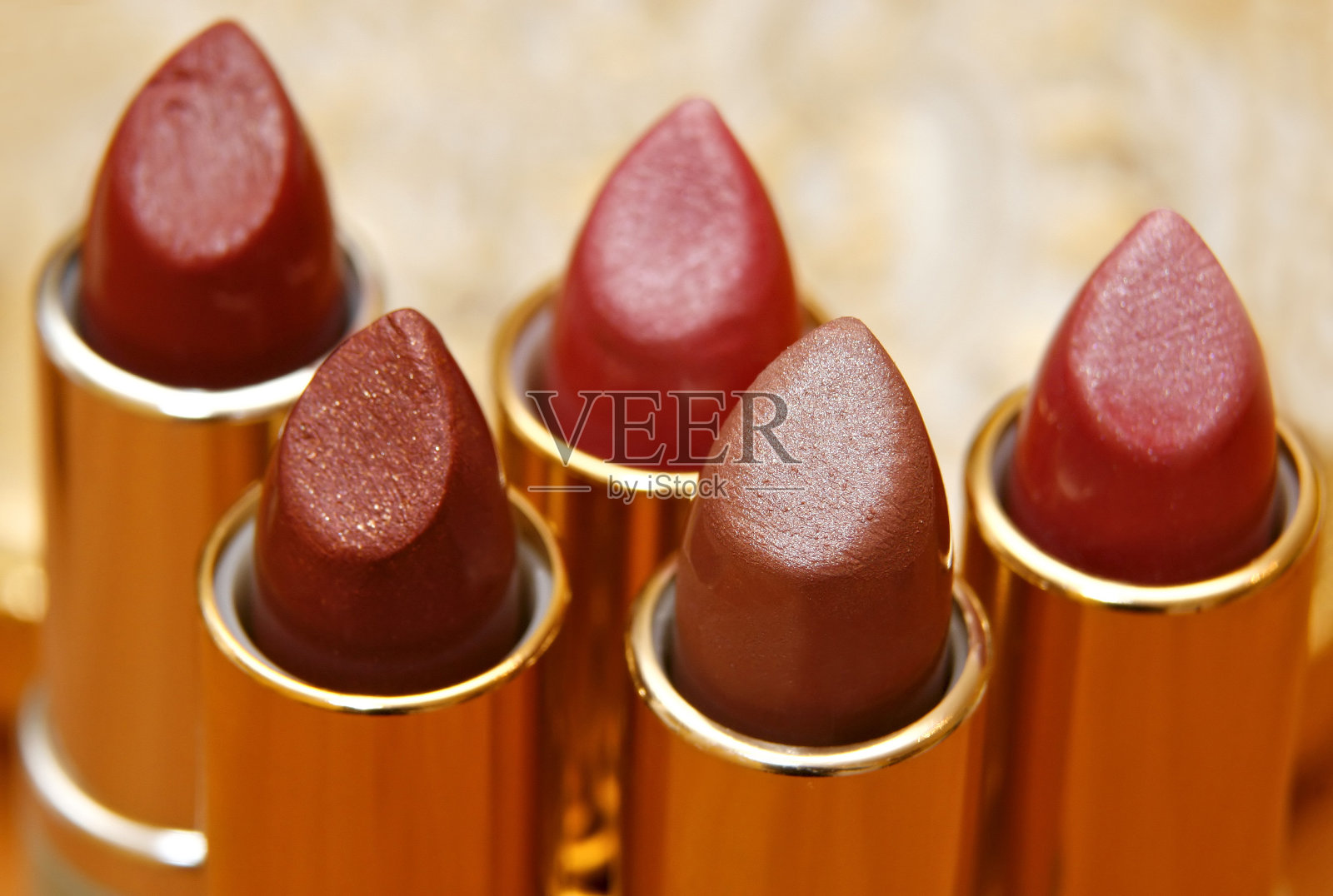 红色和棕色的口红照片摄影图片