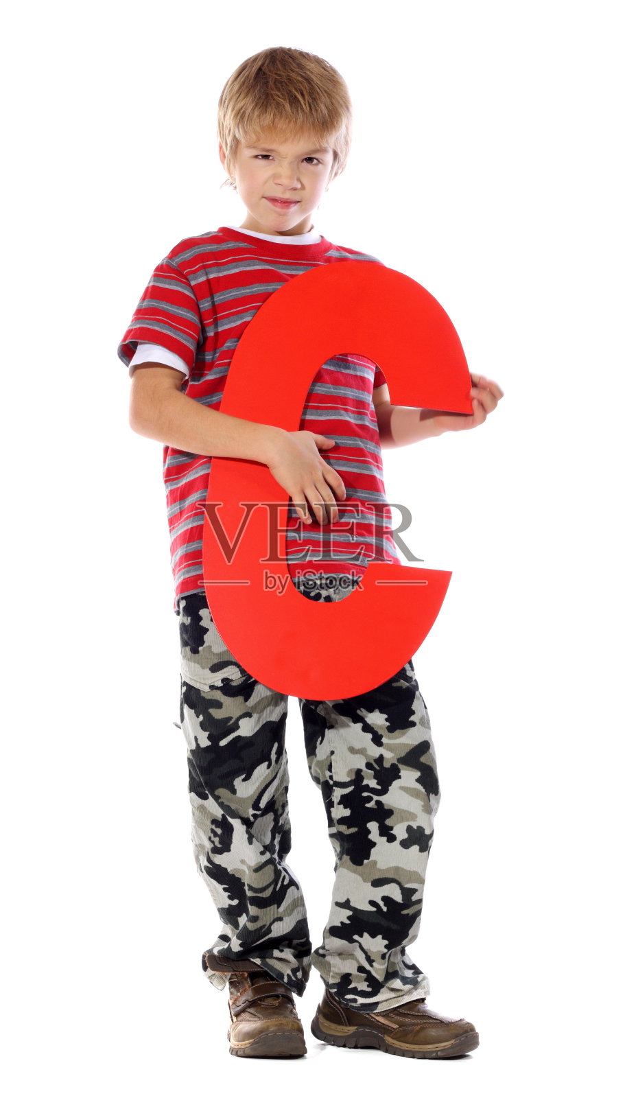 字母“C”的男孩照片摄影图片