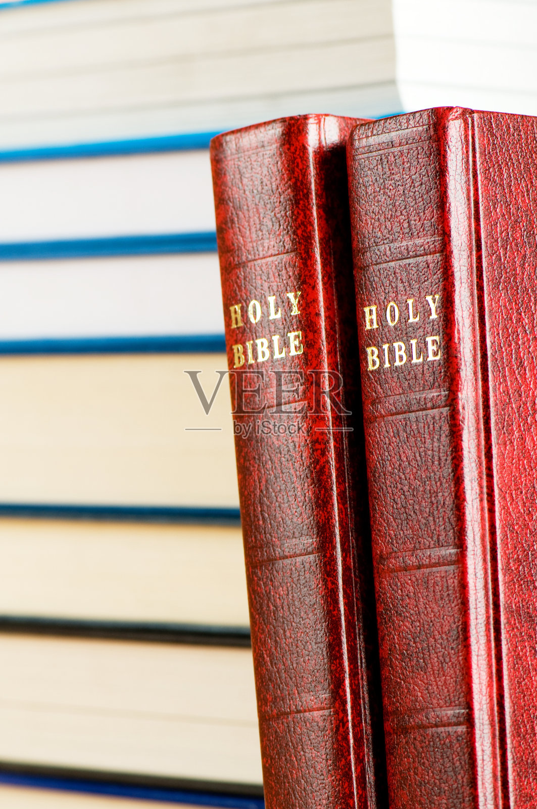 圣经书的色彩渐变背景照片摄影图片