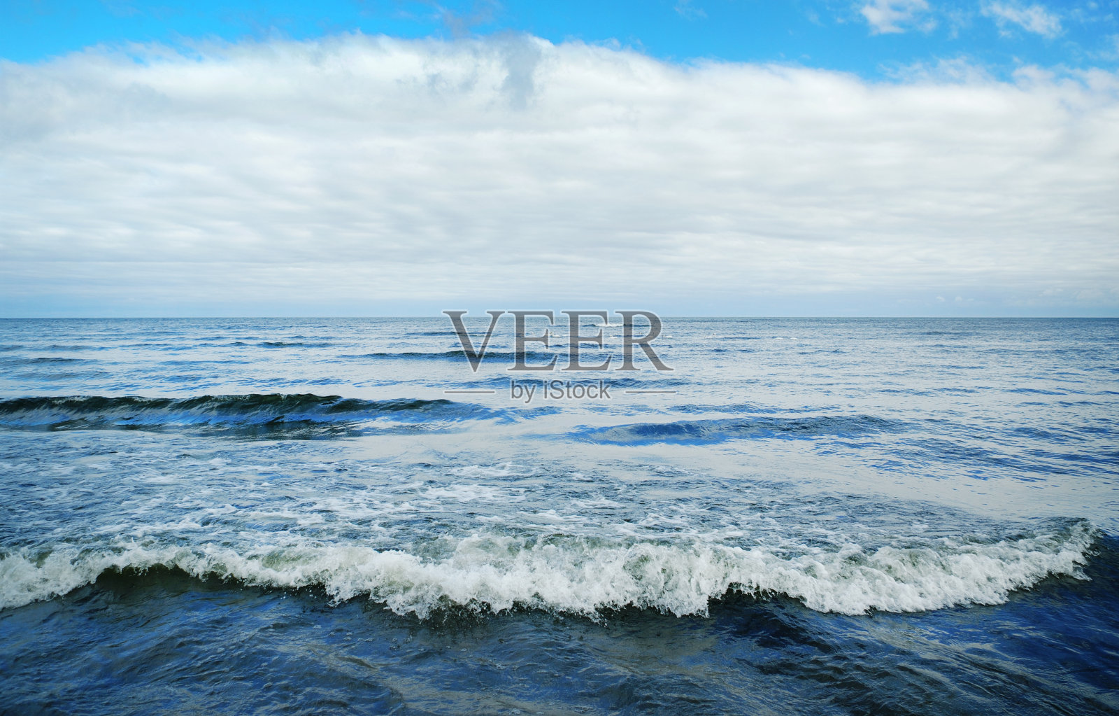 蓝色的大海。照片摄影图片