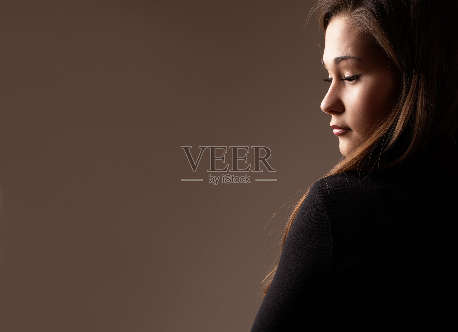 一个女人的侧面照片摄影图片