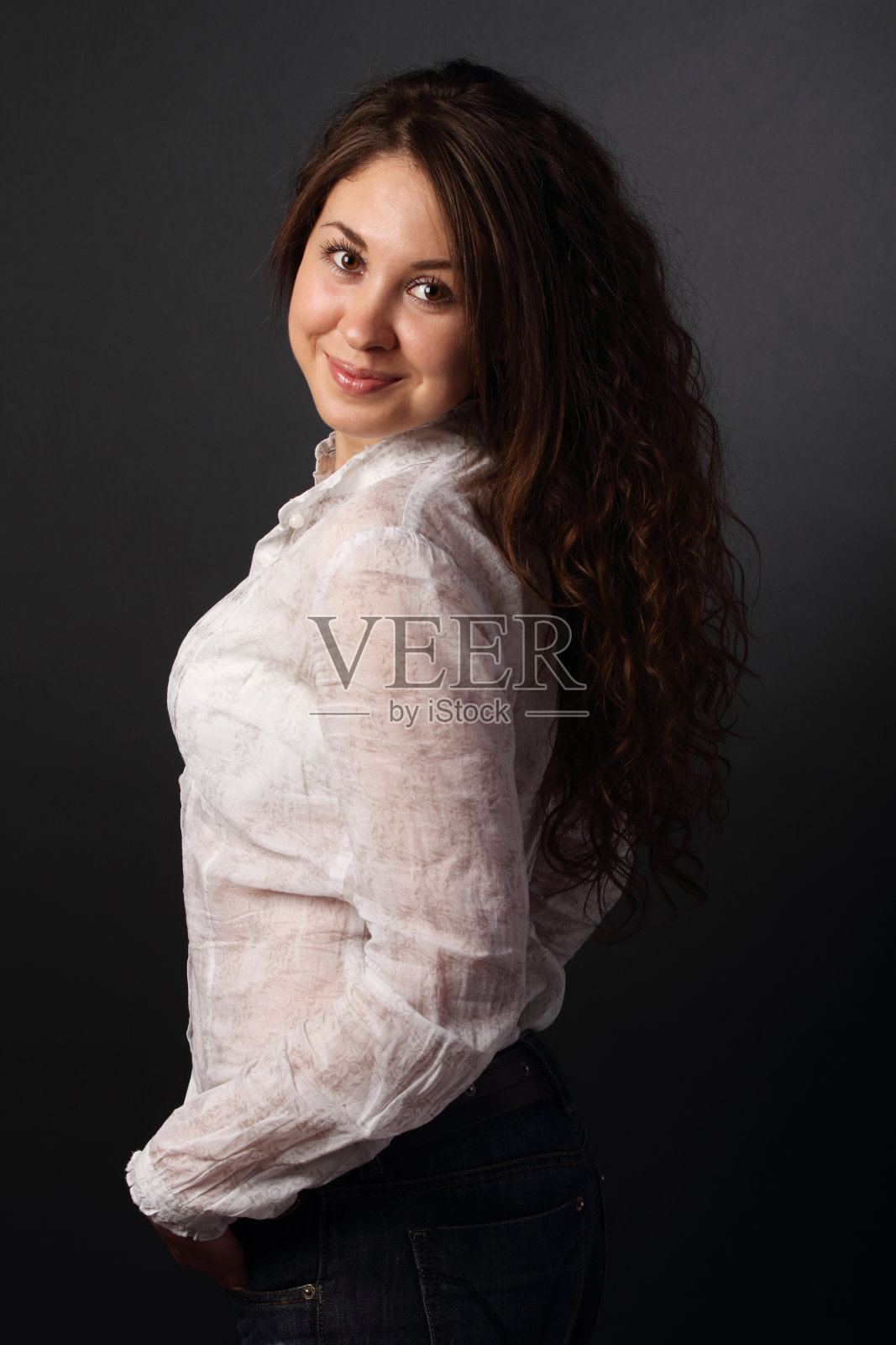 微笑的女孩的肖像照片摄影图片