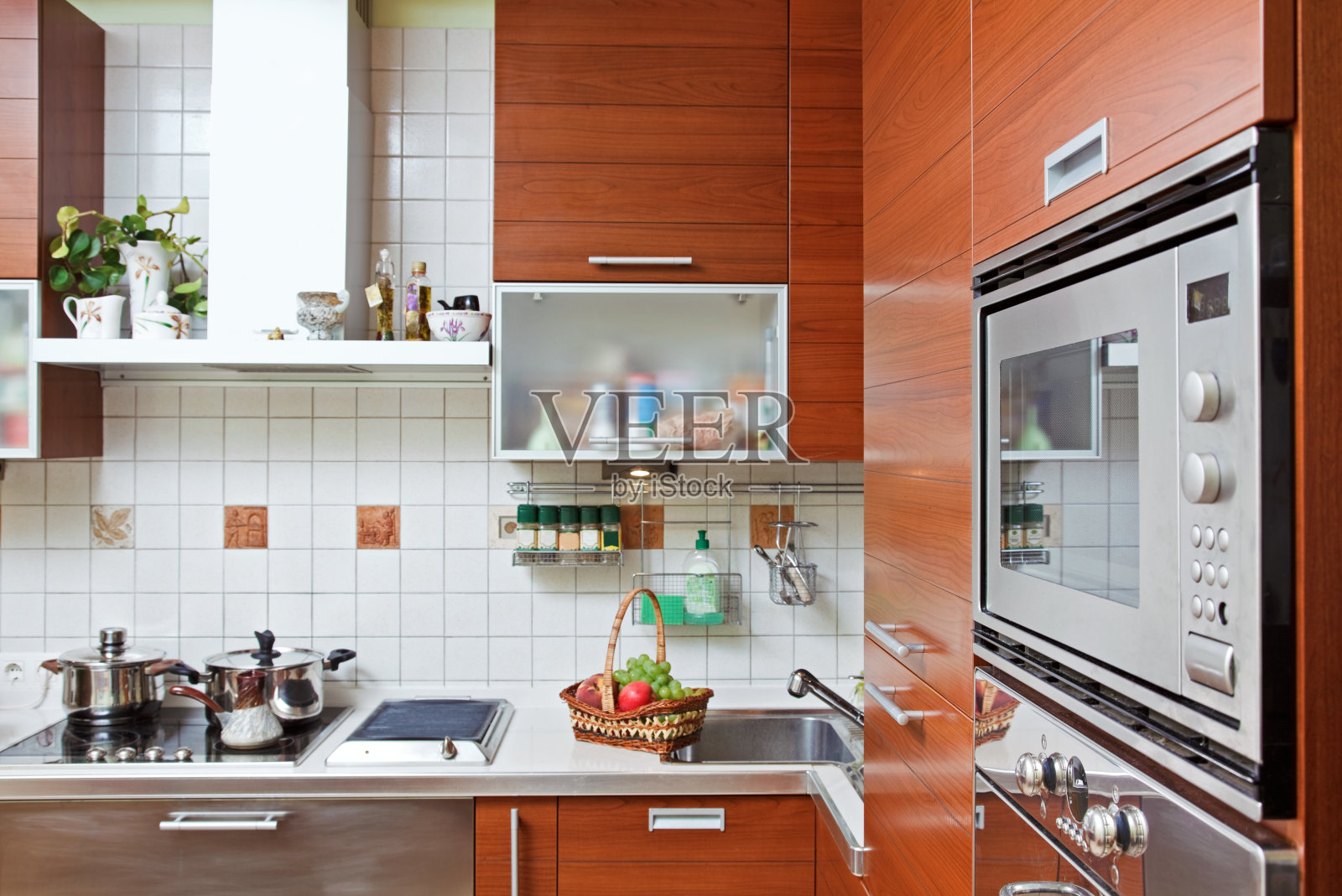 厨房内部部分为木制家具照片摄影图片