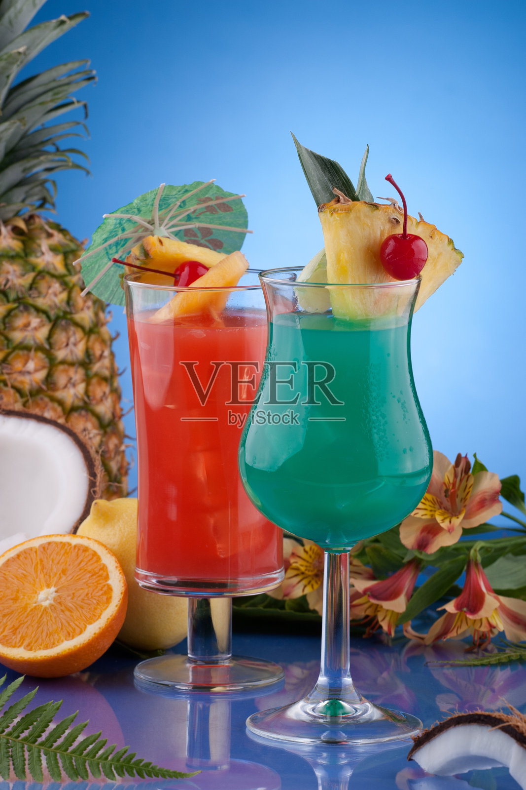 最受欢迎的鸡尾酒系列-蓝色夏威夷和飓风照片摄影图片