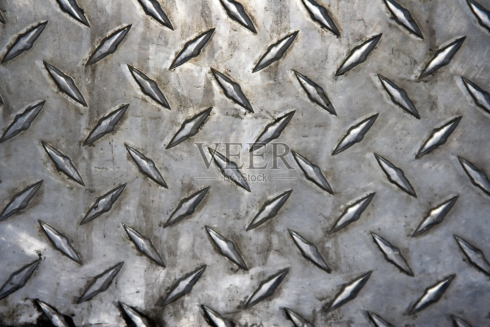 戴着脏兮兮的钻石盘照片摄影图片