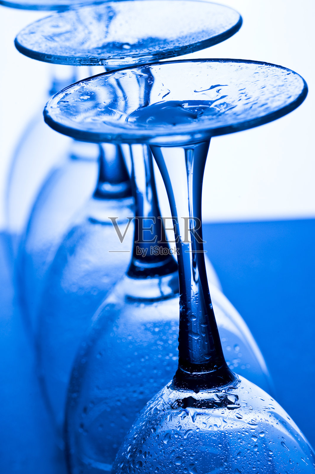 眼镜与水照片摄影图片