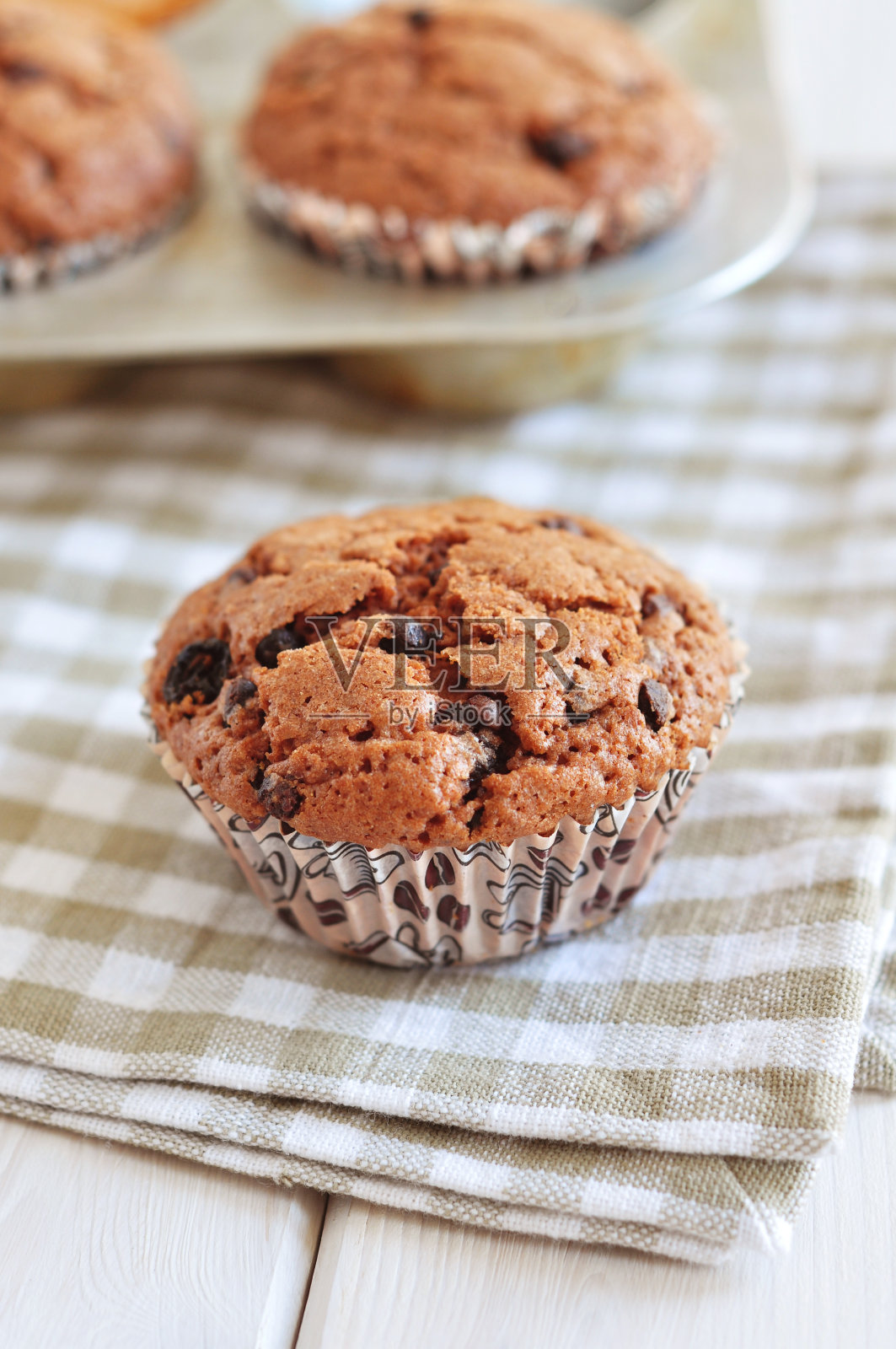 松饼配巧克力片照片摄影图片