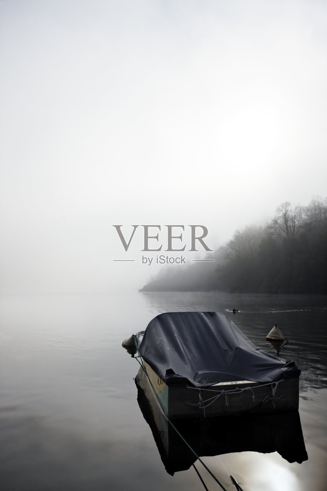 休闲的船。湖,冬天的早晨照片摄影图片