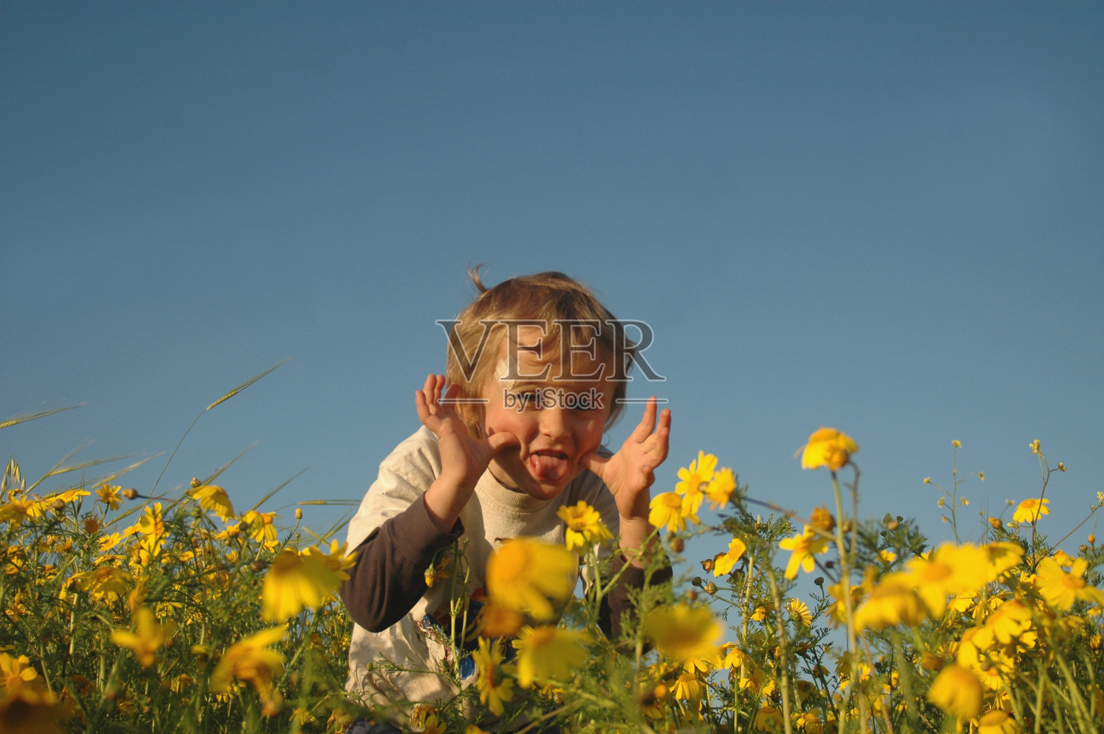 有趣的男孩照片摄影图片