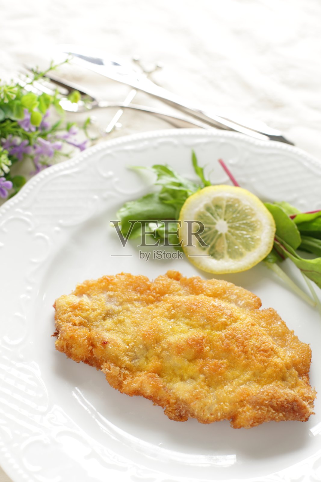 意大利菜，米兰炸肉排照片摄影图片