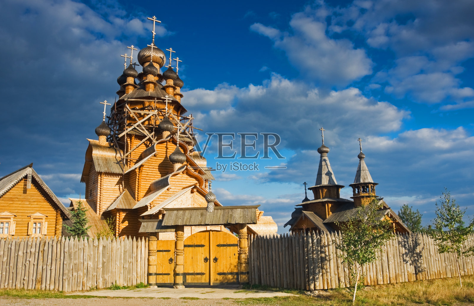 古老的正统木制教堂照片摄影图片