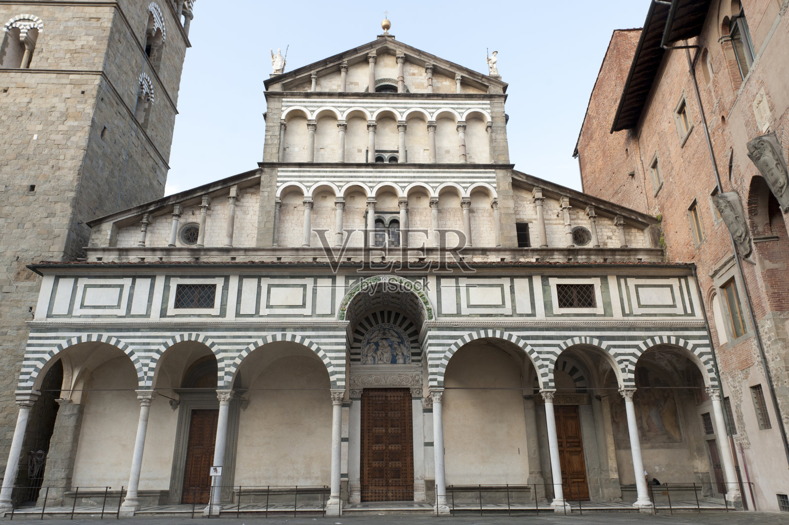 皮斯托亚(托斯卡纳)，大教堂正面照片摄影图片