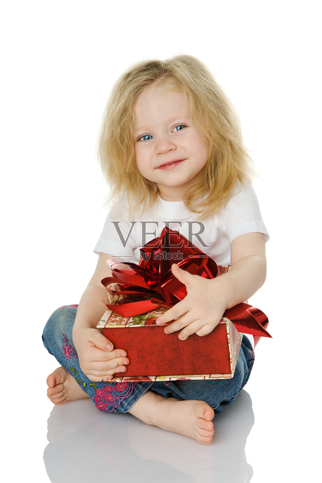 带礼物的女孩照片摄影图片