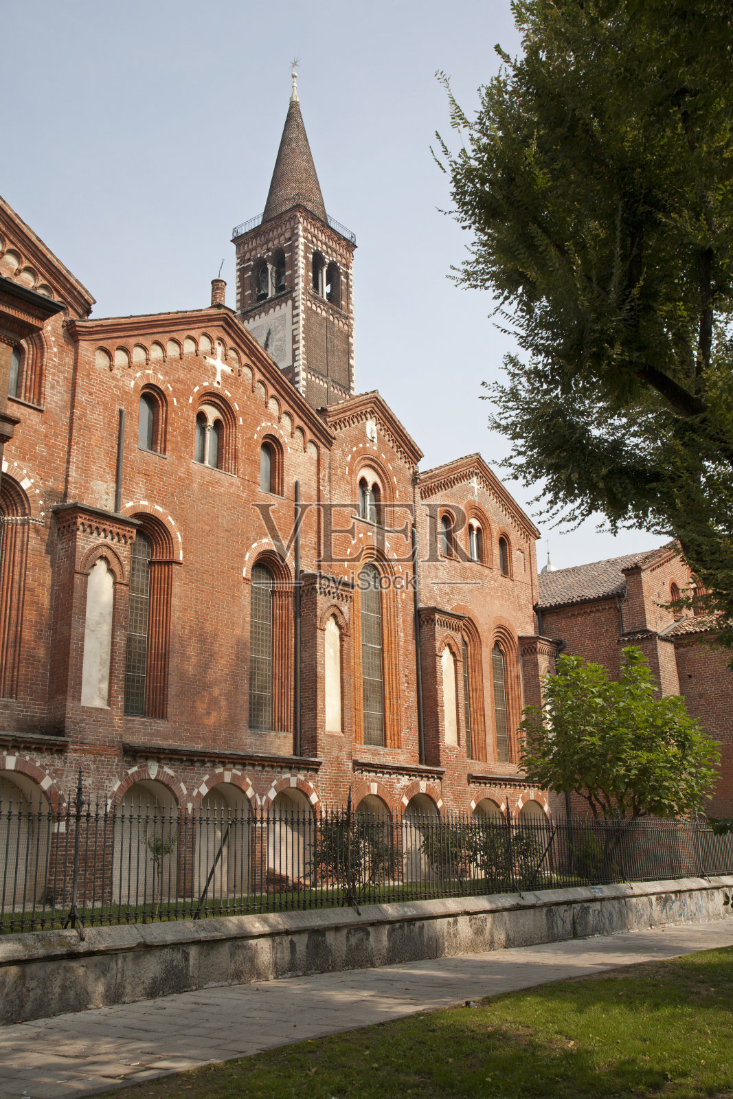 米兰 - San Eustorgio 教堂照片摄影图片