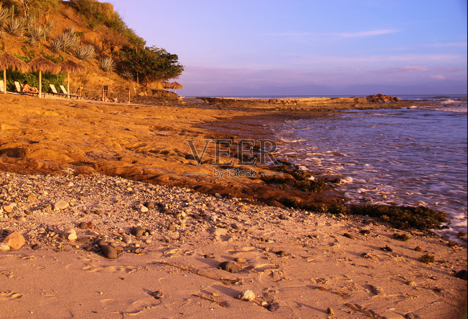 海滩在晚上照片摄影图片