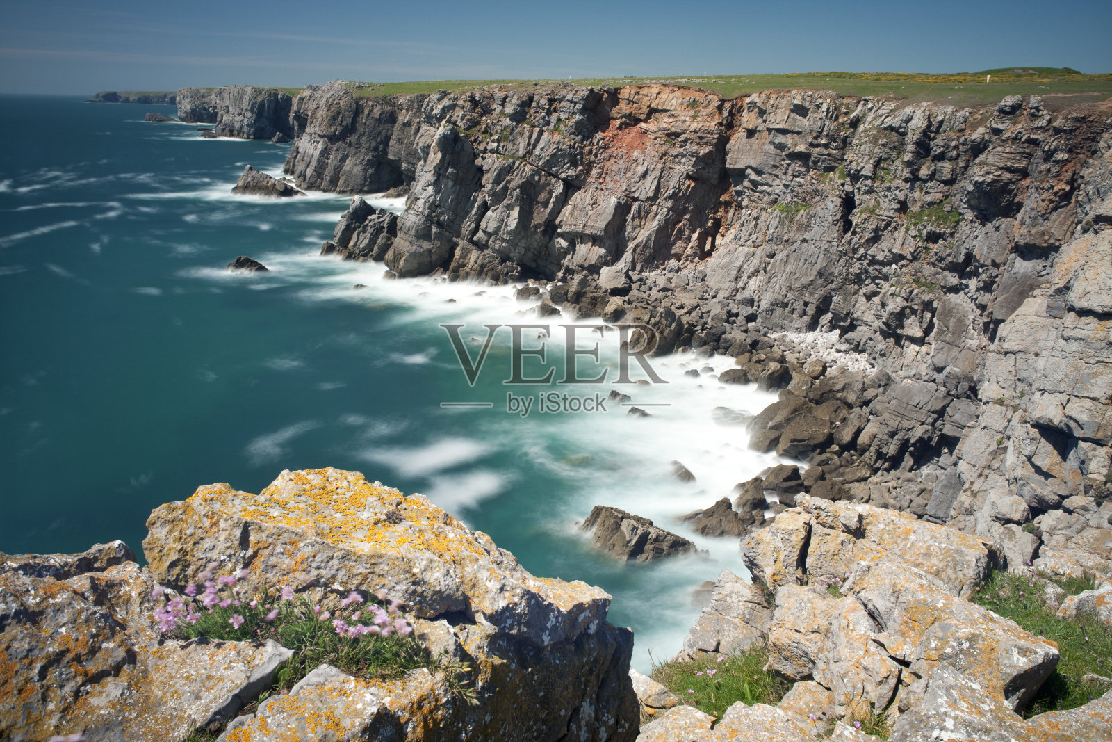 英国威尔士彭布罗克郡城堡的梅斯福德角悬崖照片摄影图片