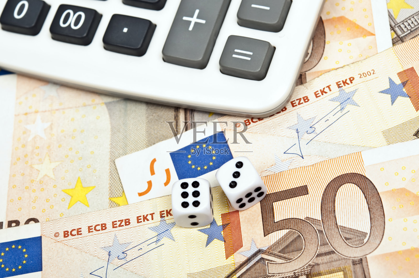 骰子上的钱照片摄影图片