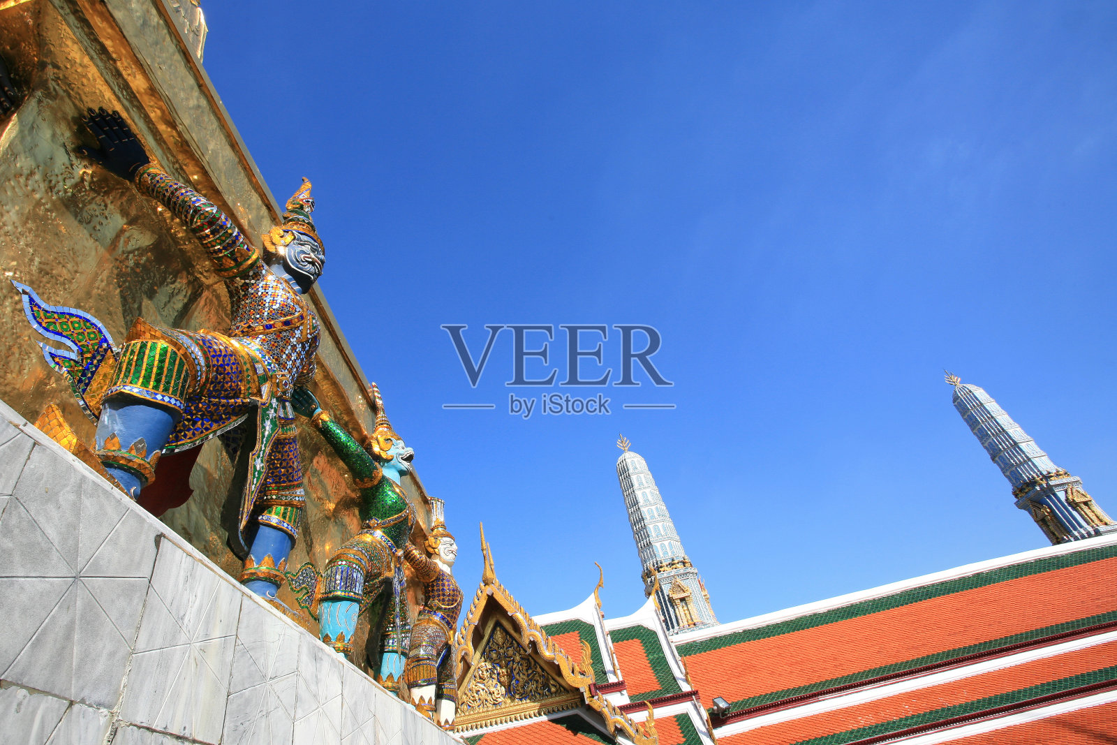 装饰:哈奴人雕像附着在金塔上照片摄影图片