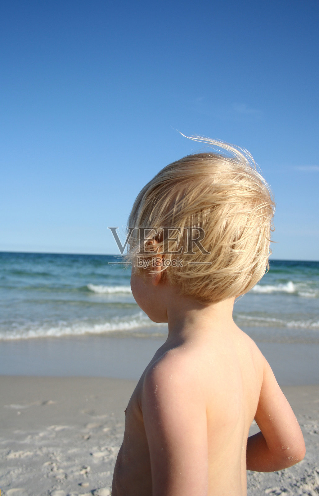 沙滩男孩照片摄影图片