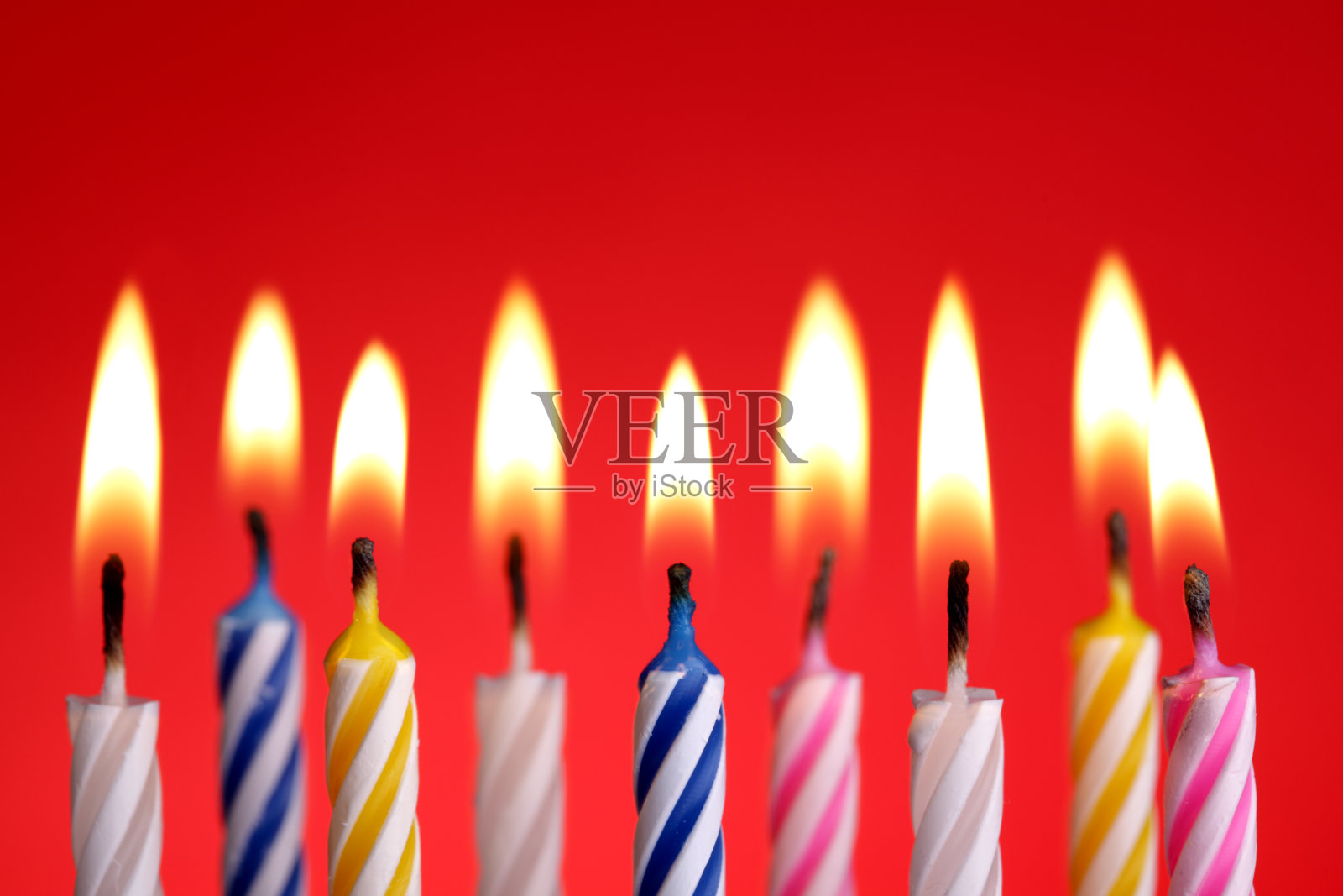 红色生日蜡烛照片摄影图片