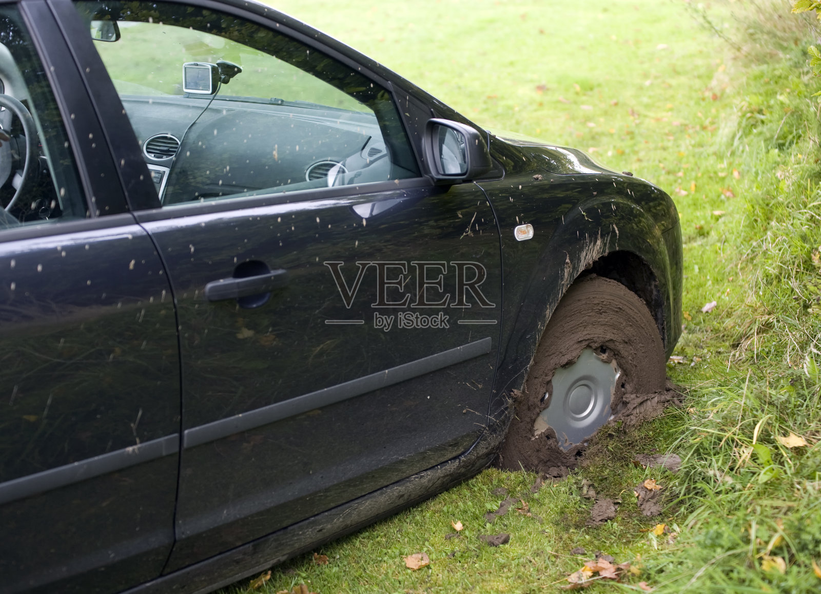 汽车在泥泞中照片摄影图片