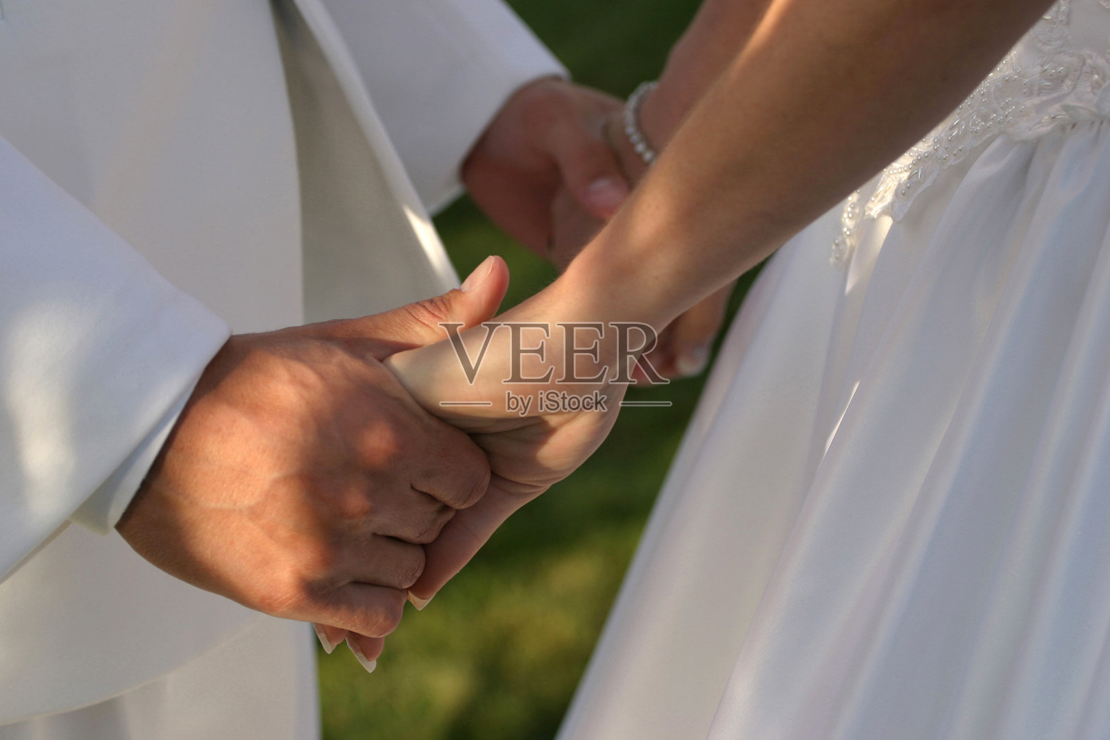 婚礼牵手照片摄影图片