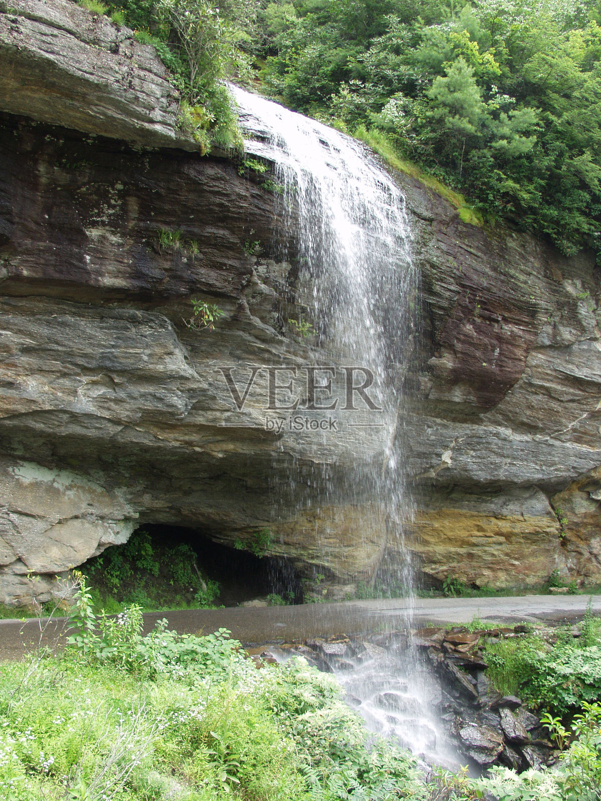 新娘面纱瀑布，南塔哈拉国家森林，北卡罗来纳州照片摄影图片