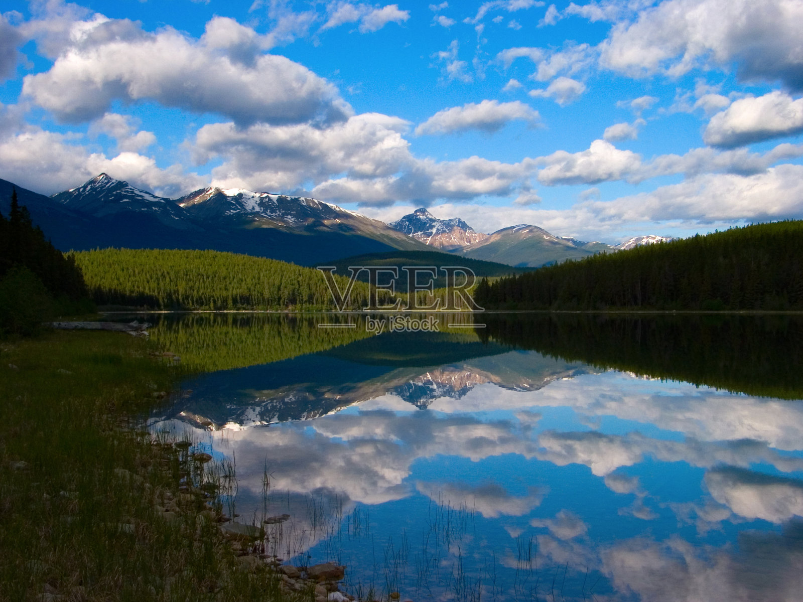 反光的水域照片摄影图片