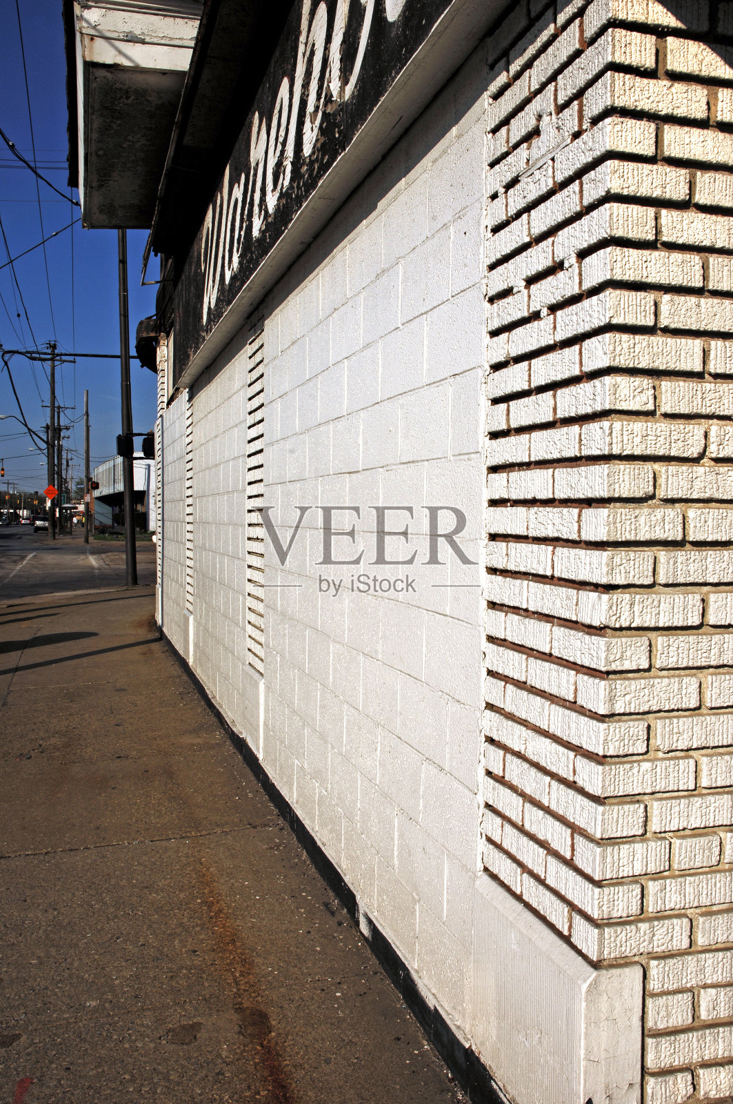 白砖墙布天空照片摄影图片