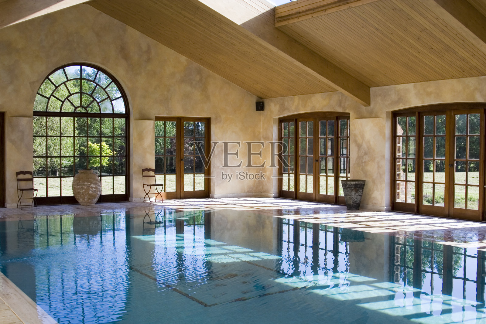 室内游泳池照片摄影图片