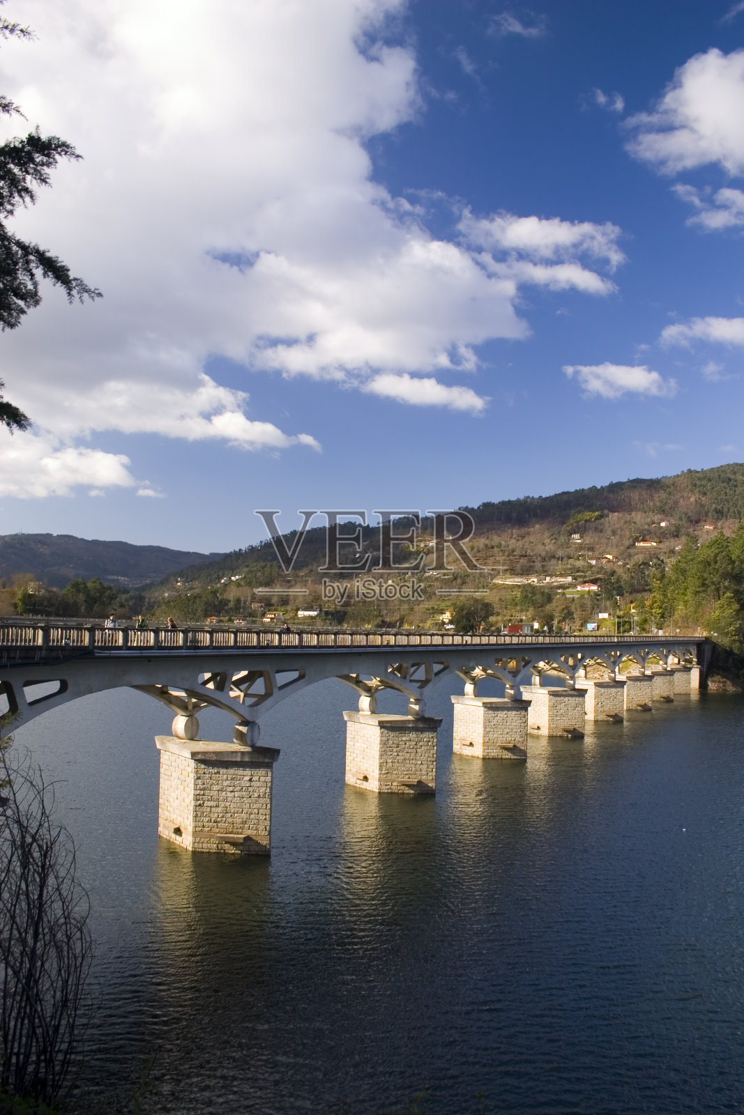 桥在云照片摄影图片