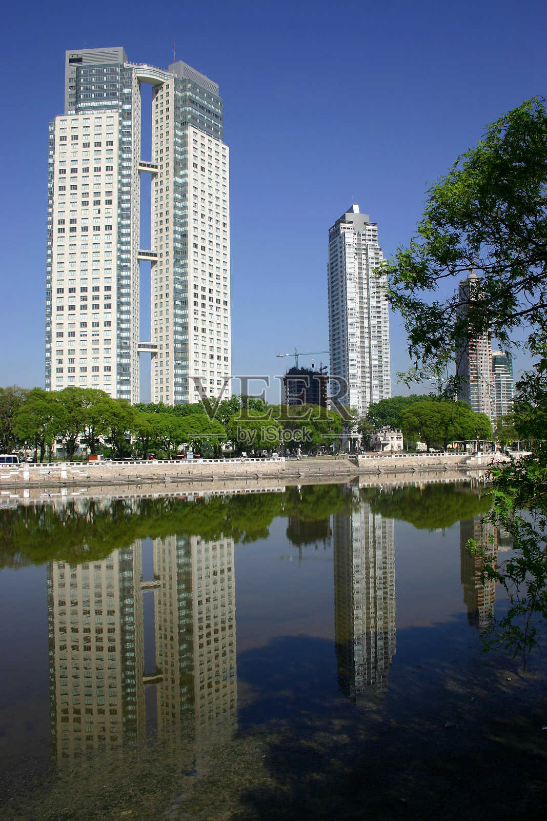 布宜诺斯艾利斯马德罗港附近的建筑照片摄影图片