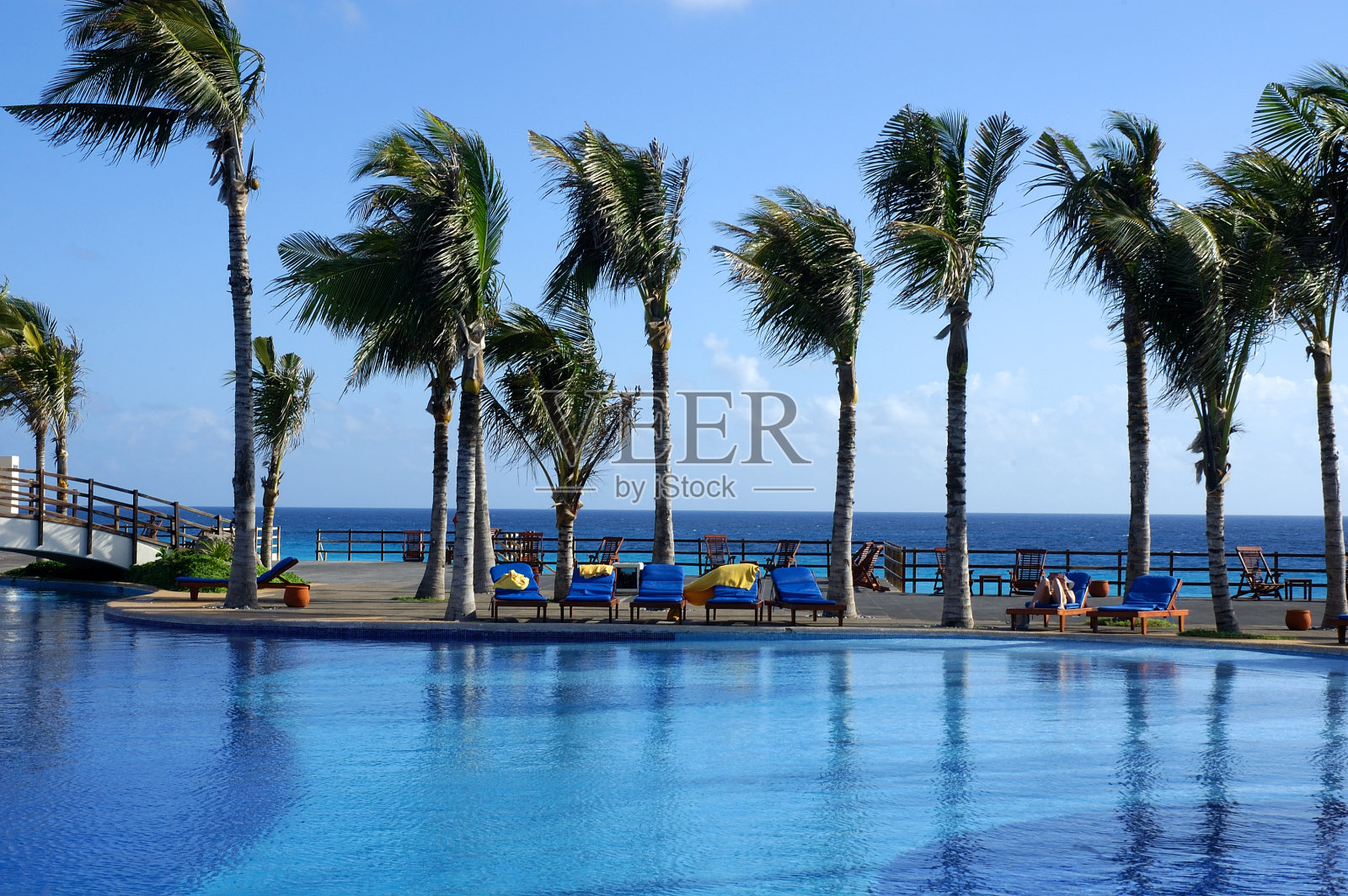 海滩度假胜地照片摄影图片