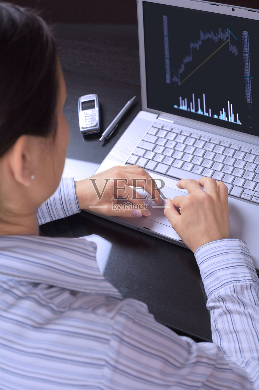 在笔记本电脑照片摄影图片