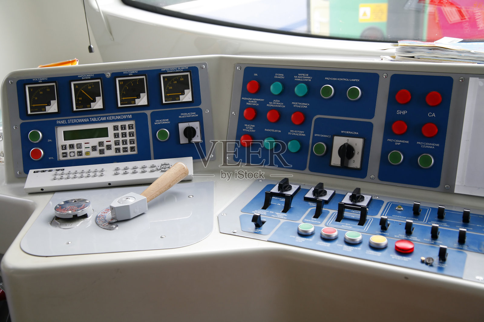 在离开车站前照片摄影图片