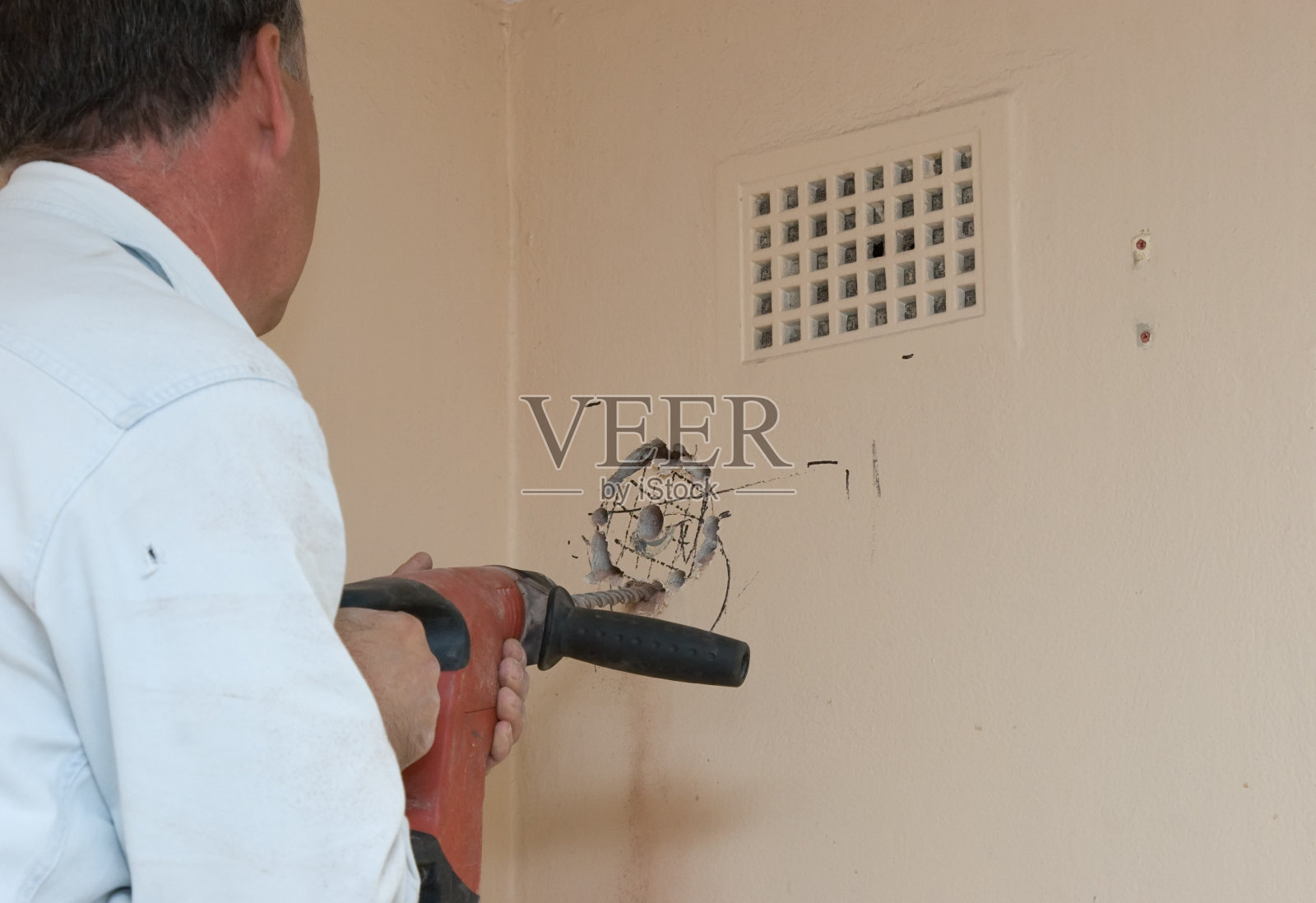 翻新-墙上的洞照片摄影图片