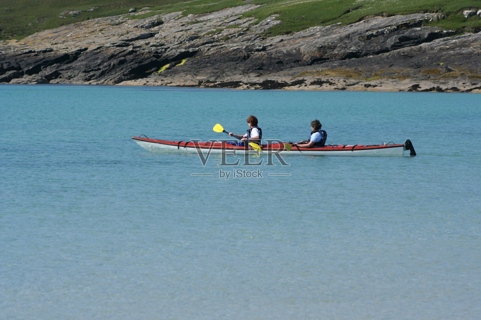 两个女人皮划艇照片摄影图片