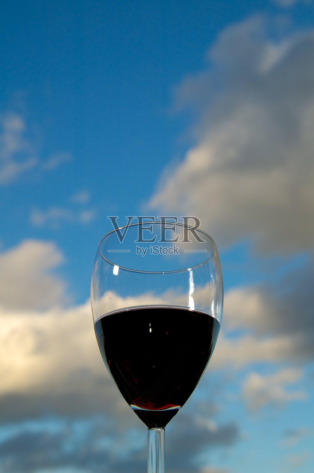 敬天堂一杯酒照片摄影图片