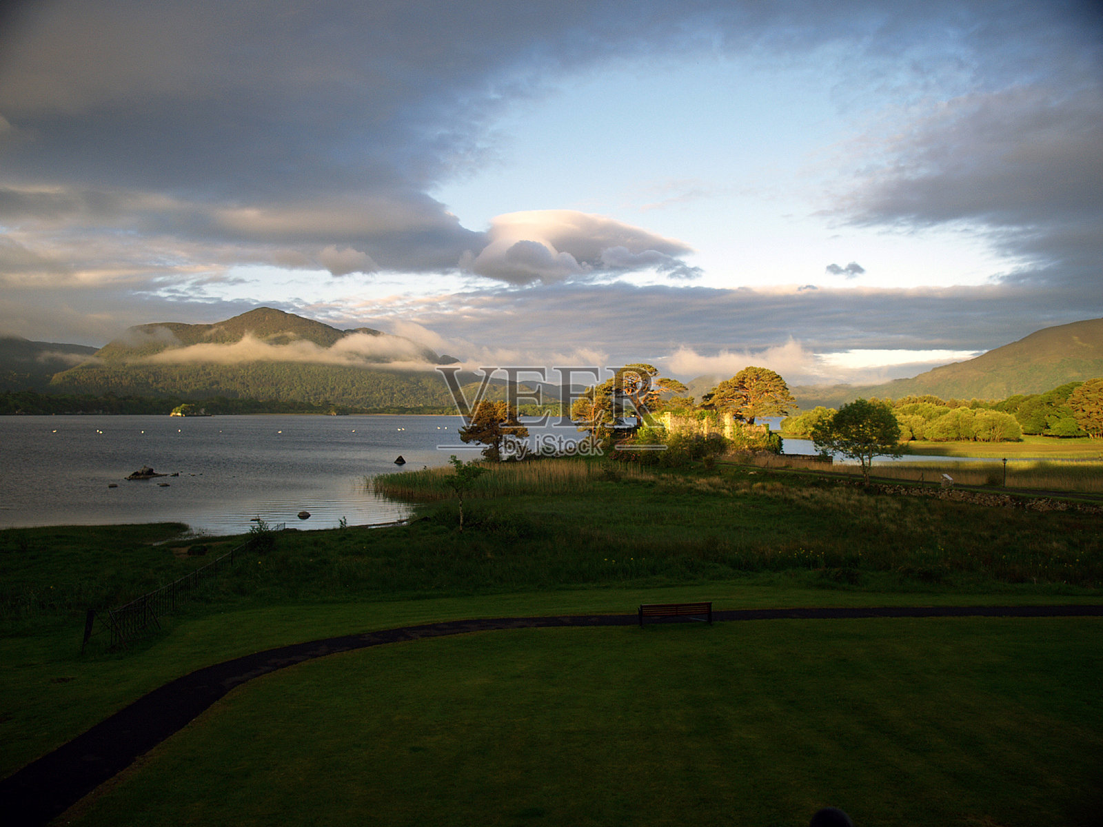 爱尔兰基拉尼的湖照片摄影图片