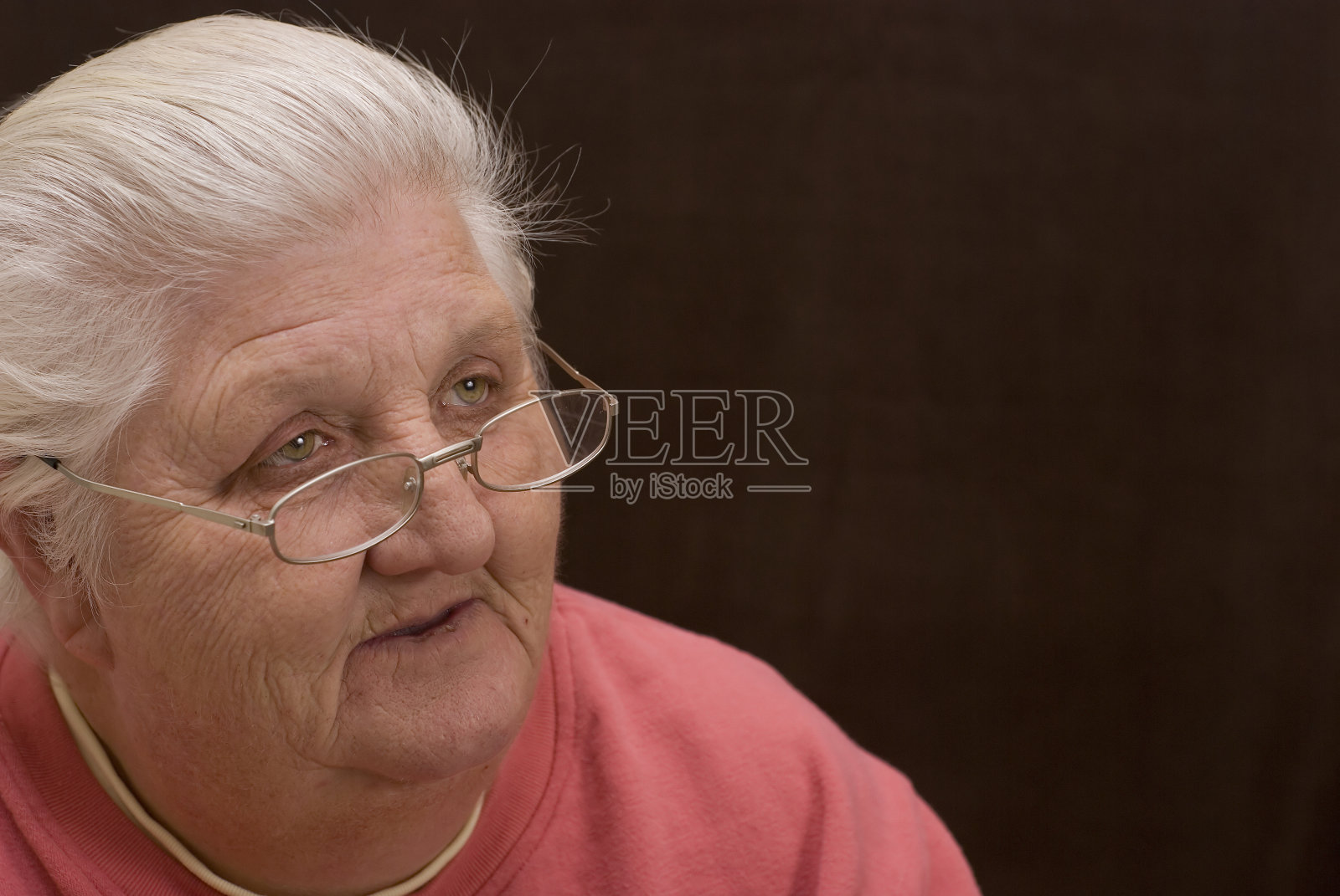 一位老人的肖像照片摄影图片