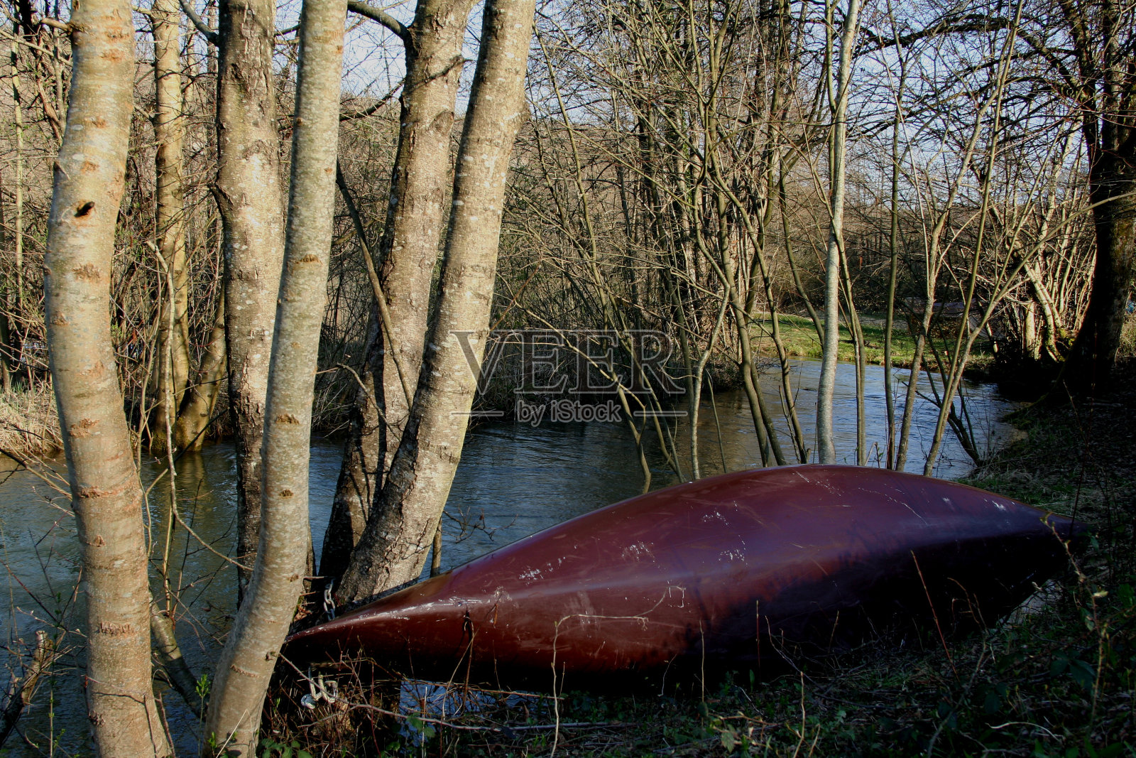 红色的独木舟照片摄影图片