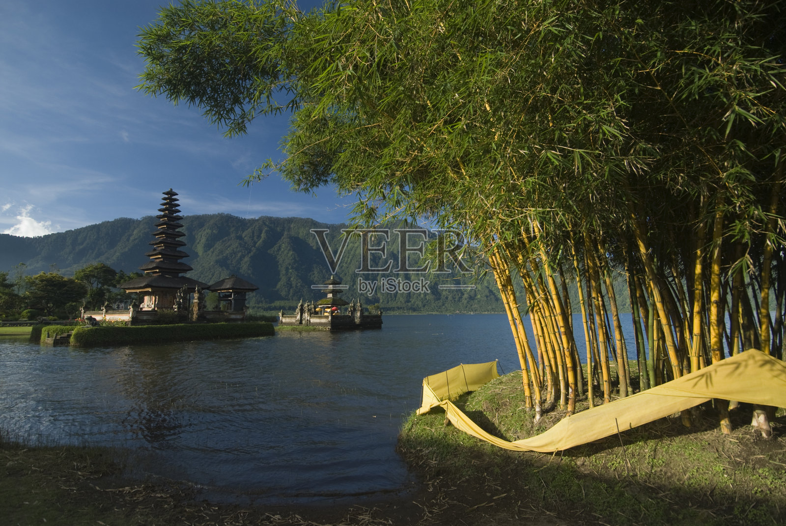 印度尼西亚巴厘岛巴兰坦湖普拉乌伦达努寺照片摄影图片