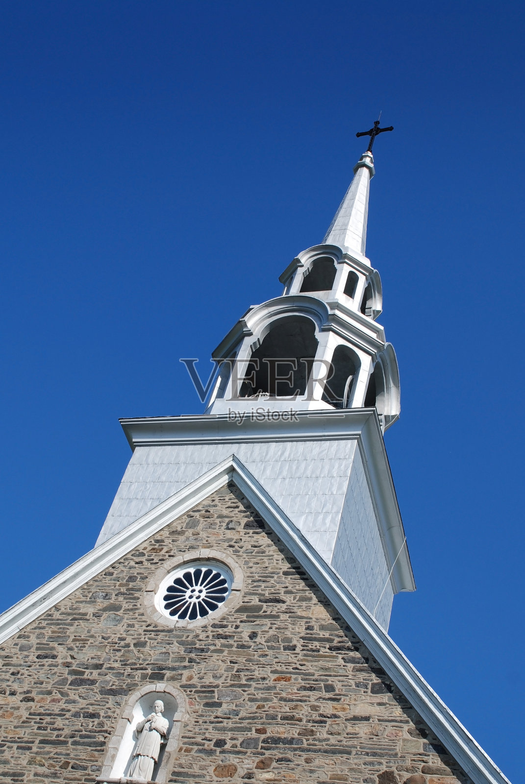 盖博古老的石头教堂与钟声照片摄影图片