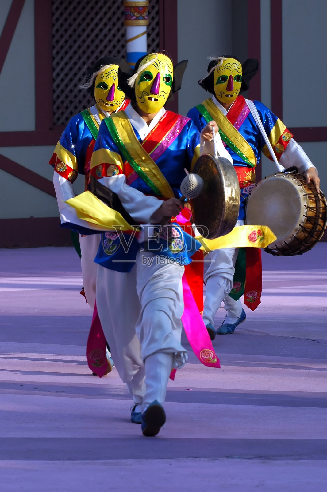 黄色面具的舞者照片摄影图片